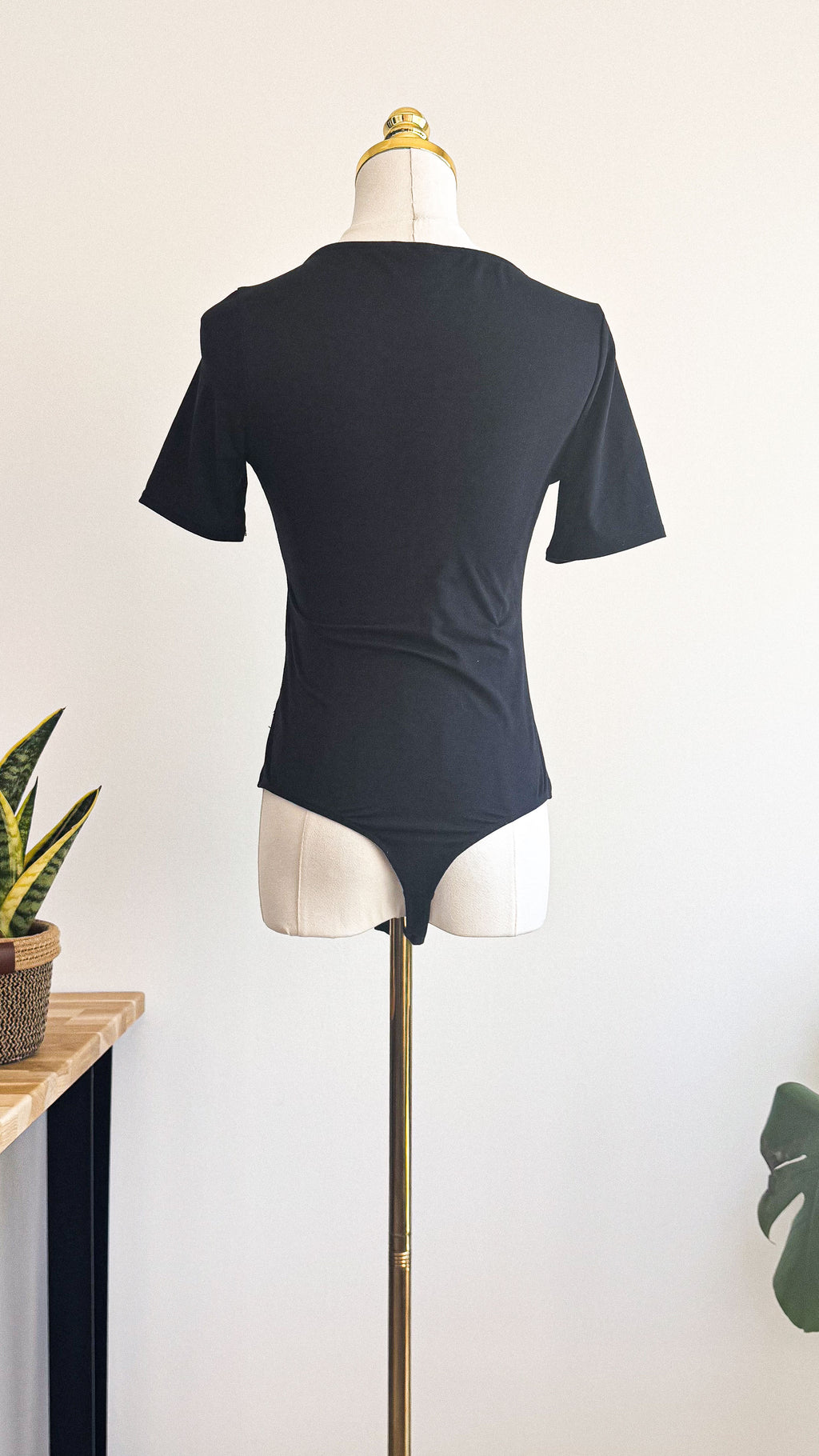 Body H&M noir encolure carrée manches courtes basique chic taille S/M