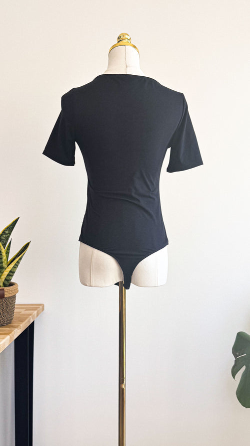 Body H&M noir encolure carrée manches courtes basique chic taille S/M