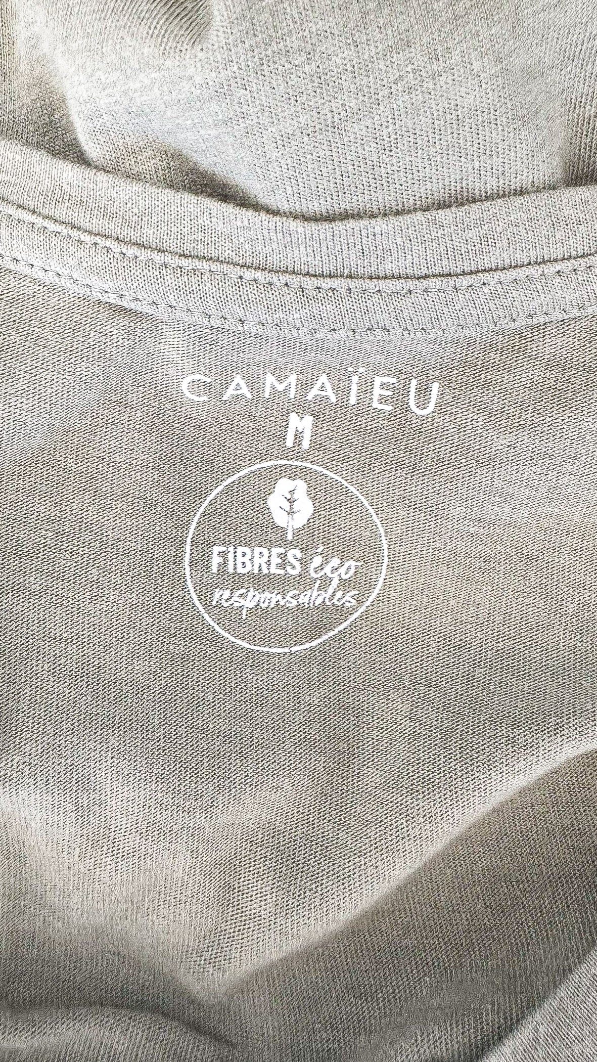 T-shirt Camaïeu kaki clair manches courtes volants col V taille M