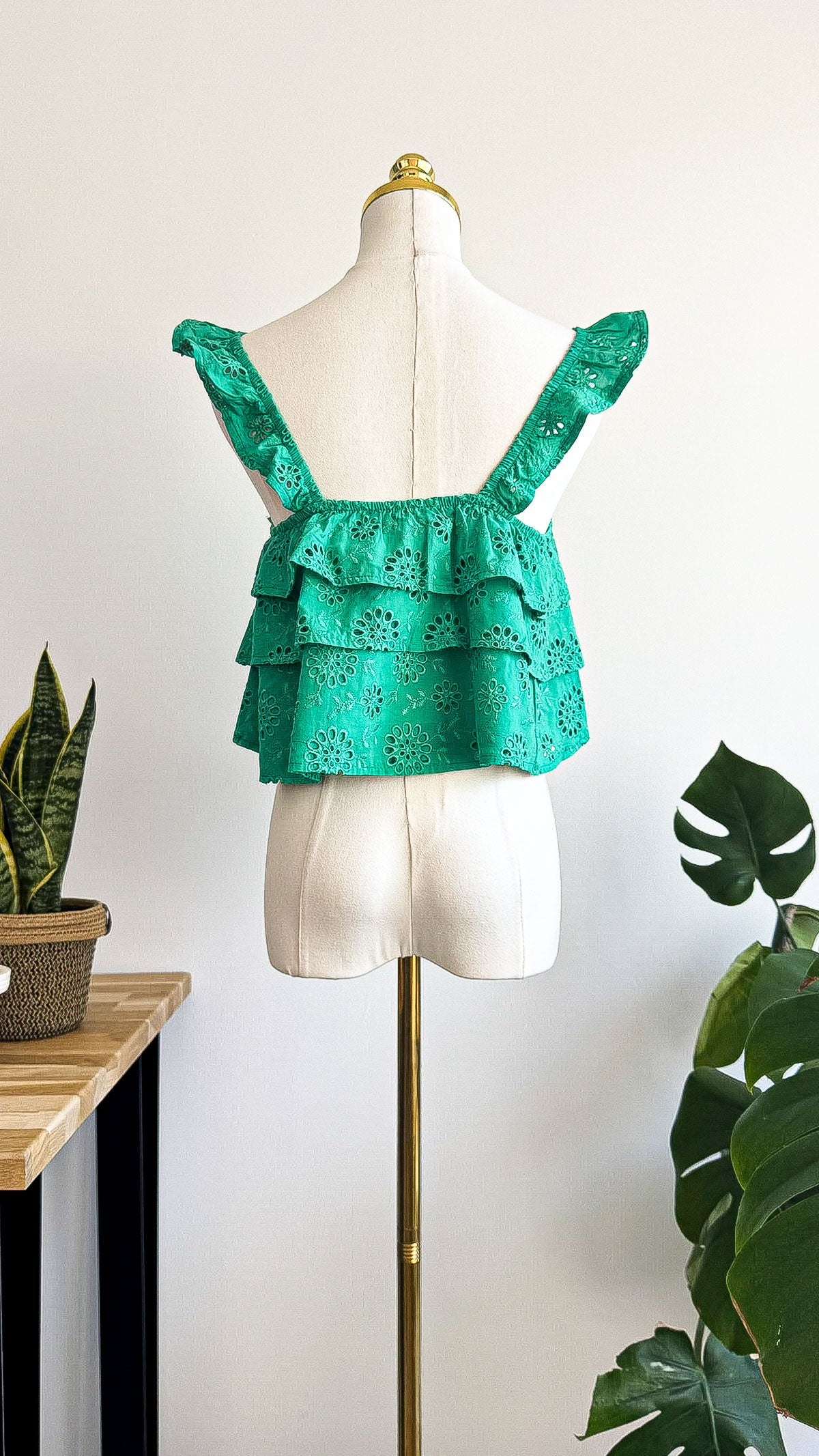 Top court Camaïeu vert broderie anglaise volants été taille M/L