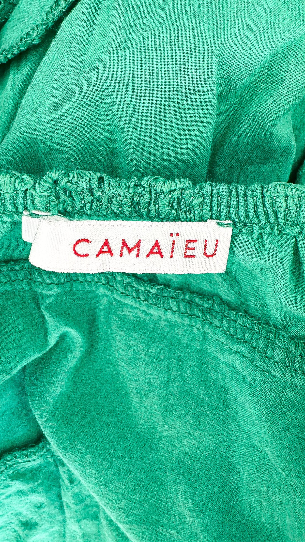 Top court Camaïeu vert broderie anglaise volants été taille M/L