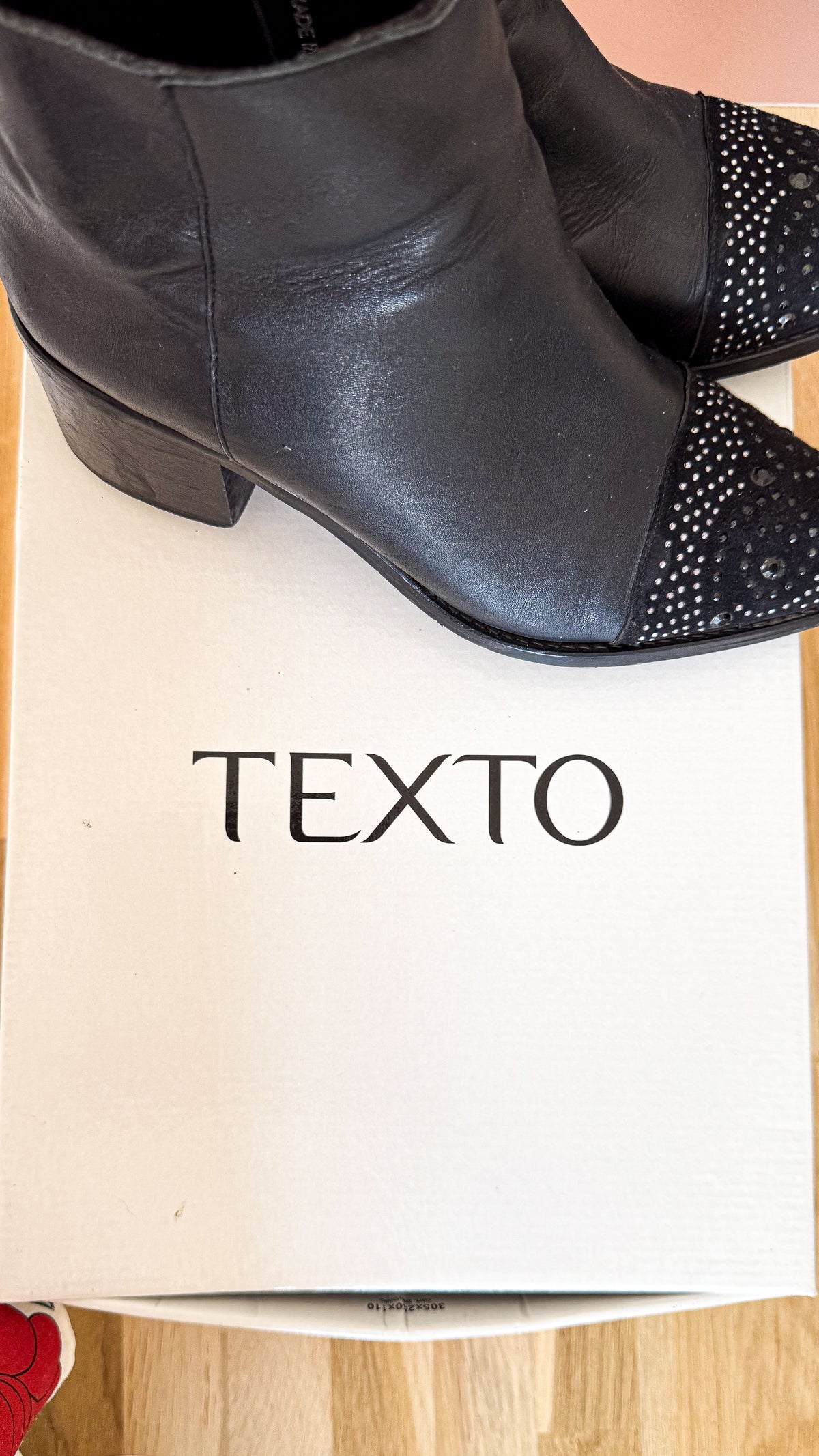 Bottines cuir strass bout noir 39 - Texto