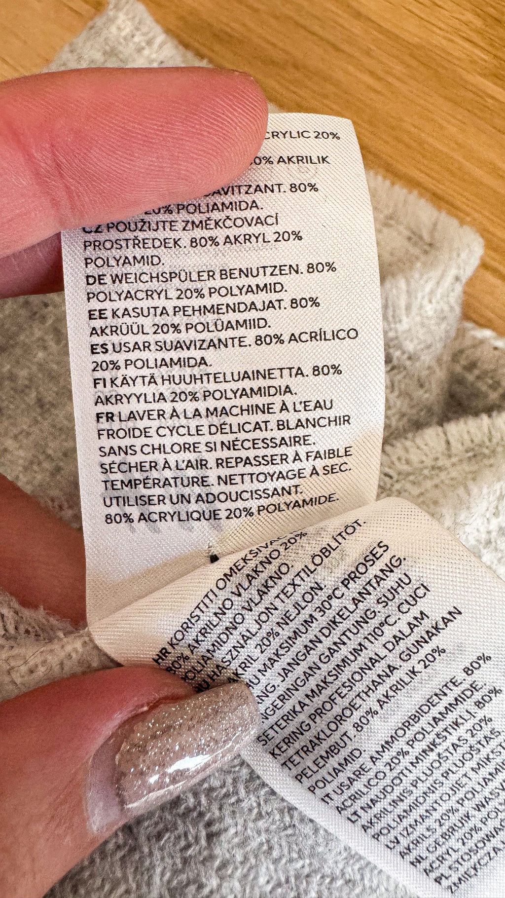 Écharpe grise H&M femme grande taille motif texte Magnifique hiver douce
