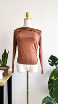 Top asymétrique marron effet drapé une épaule manches longues taille M