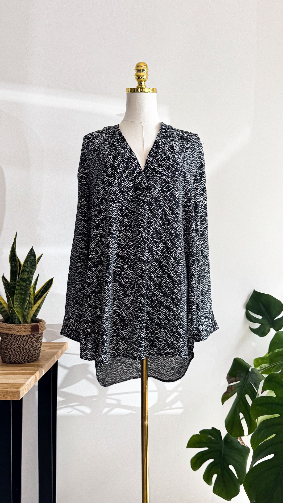 Blouse H&M noire et blanche imprimée fluide manches longues taille 46