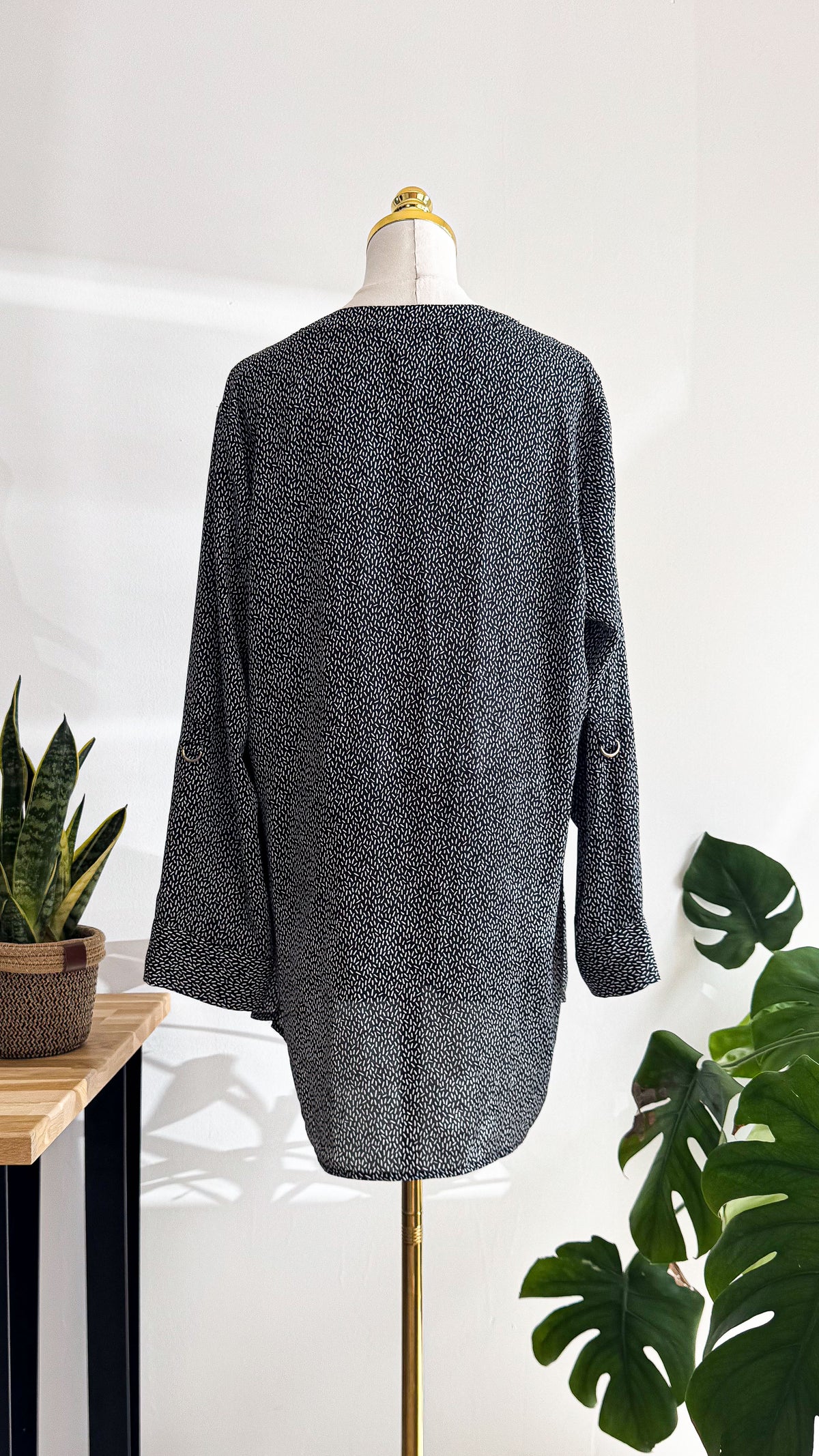 Blouse H&M noire et blanche imprimée fluide manches longues taille 46