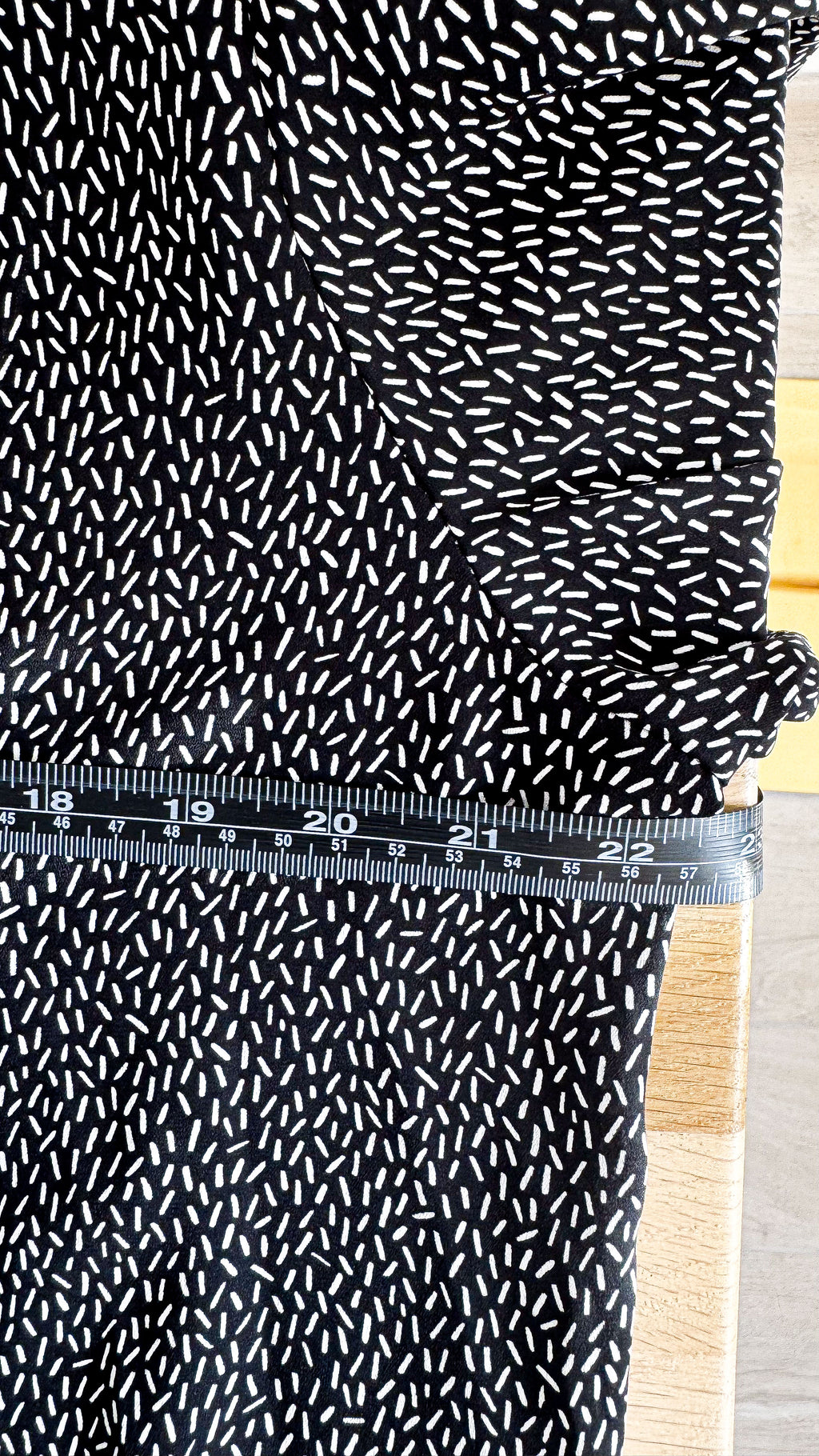 Blouse H&M noire et blanche imprimée fluide manches longues taille 46