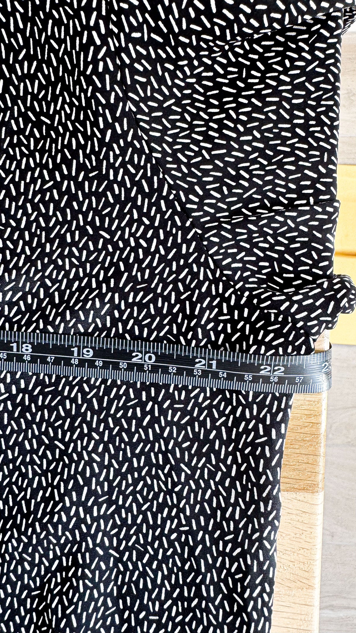 Blouse H&M noire et blanche imprimée fluide manches longues taille 46