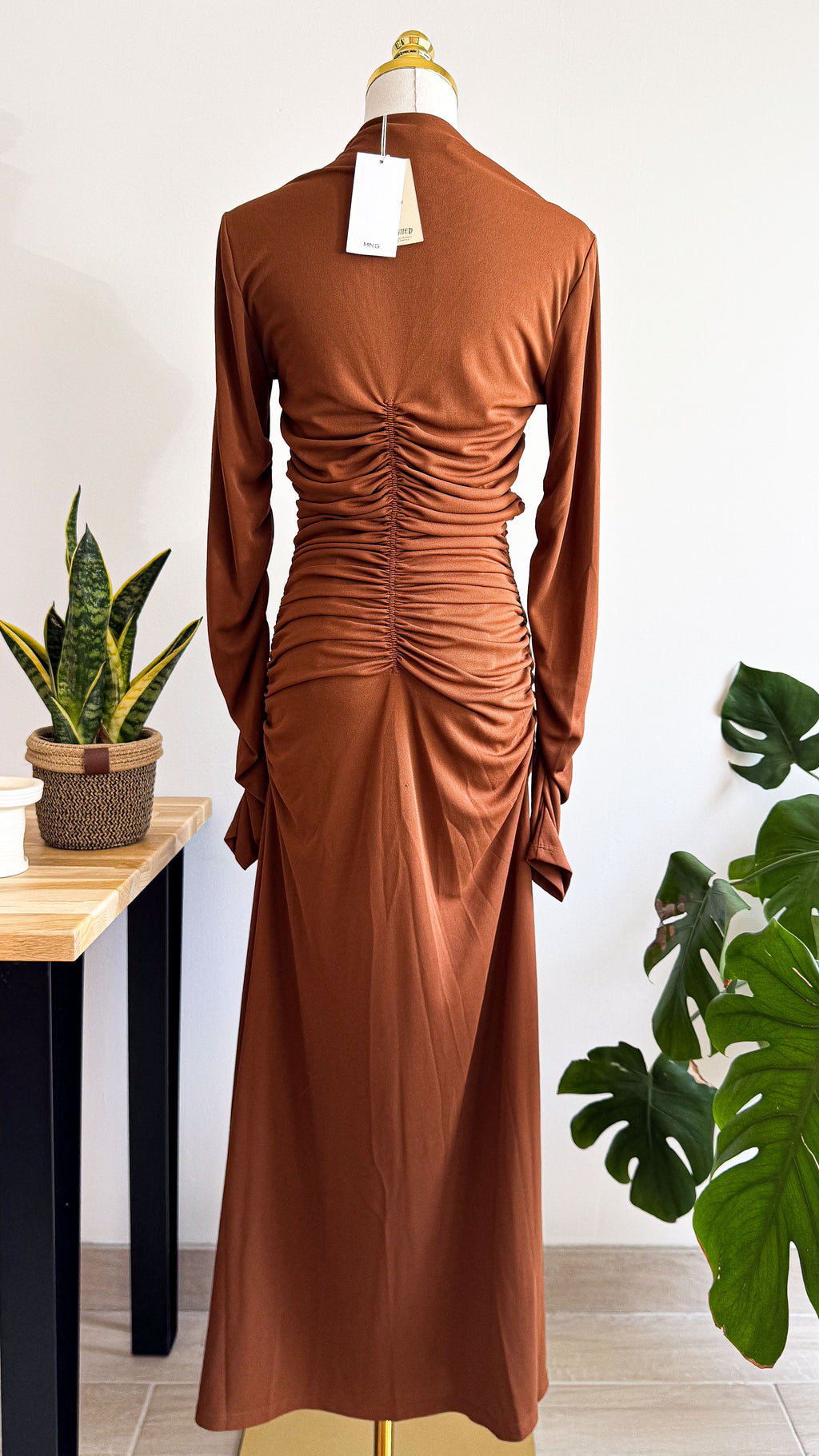 Robe longue drapée asymétrique M - Mango
