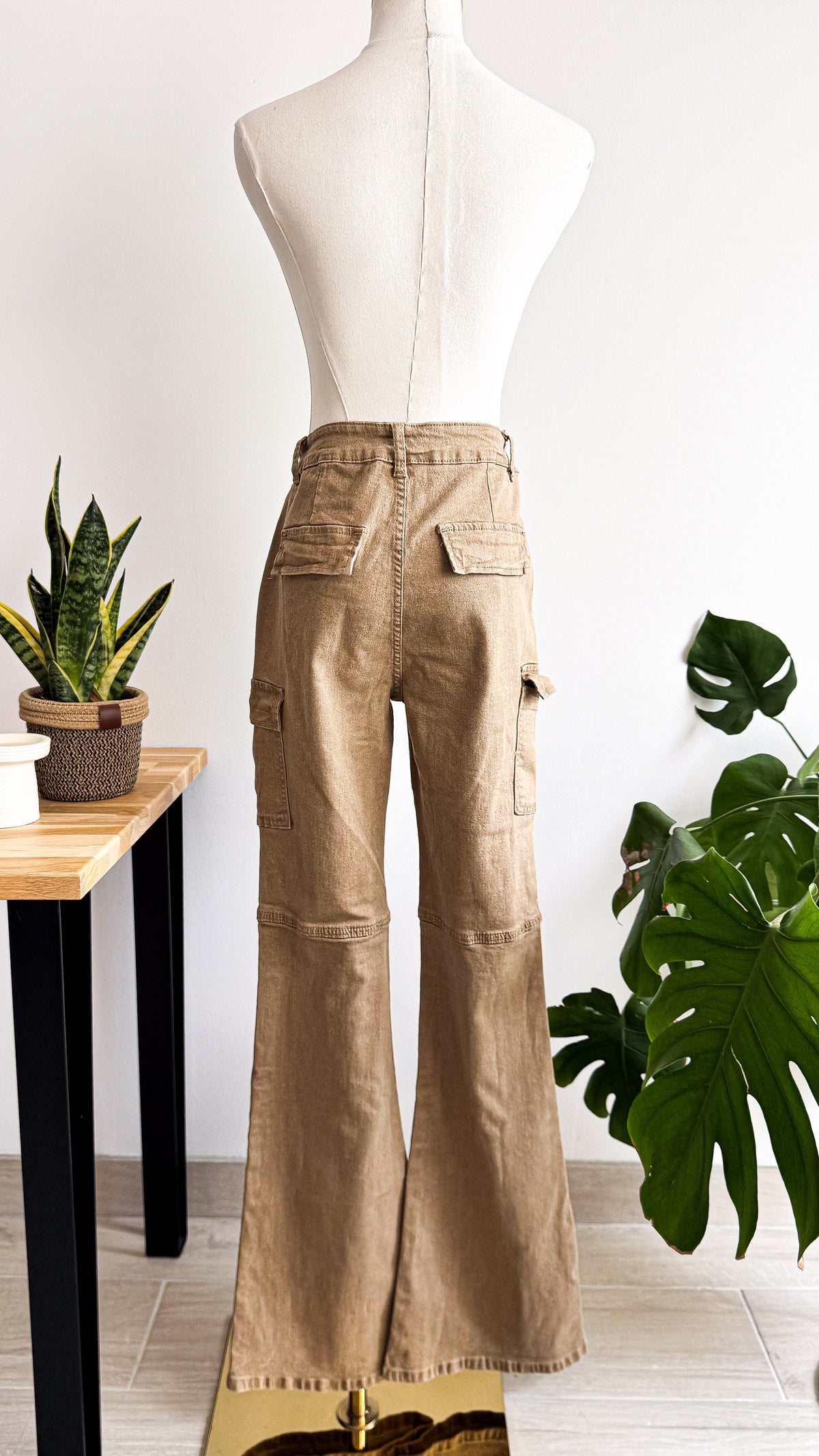 Jean cargo flare beige Shein taille 40 neuf étiquette