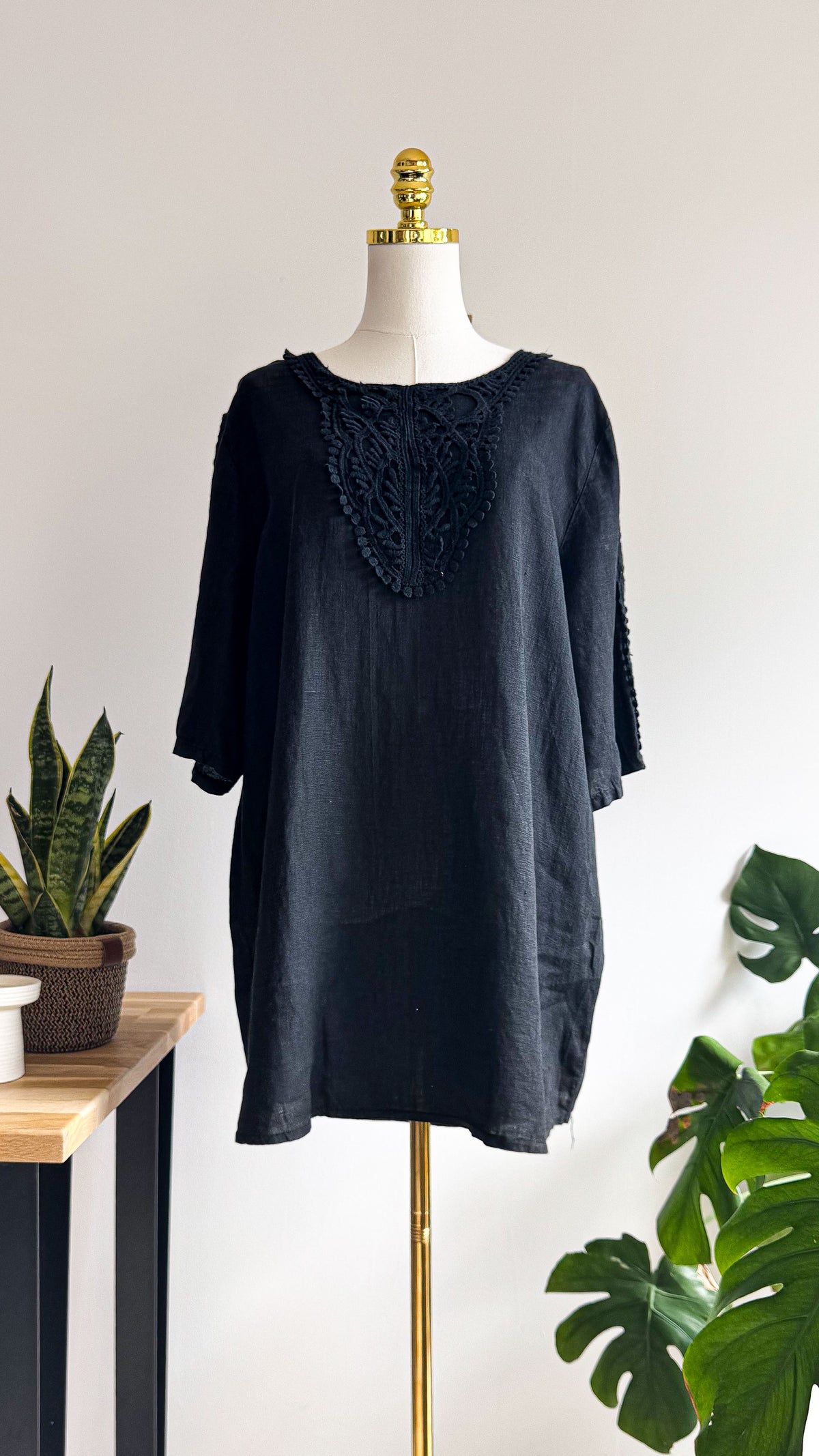 Blouse lin noire brodée Made in Italy oversize grande taille