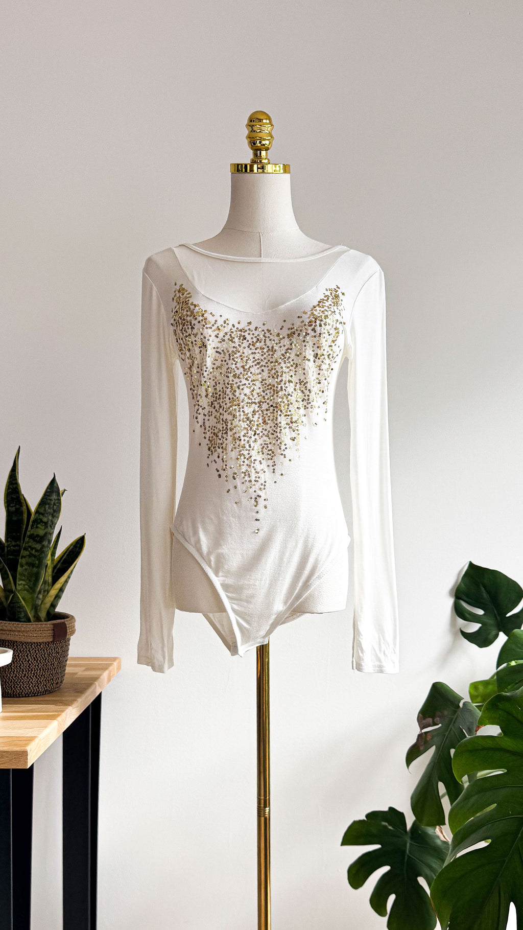 Body blanc Evita sequins dorés manches longues soirée taille S/M