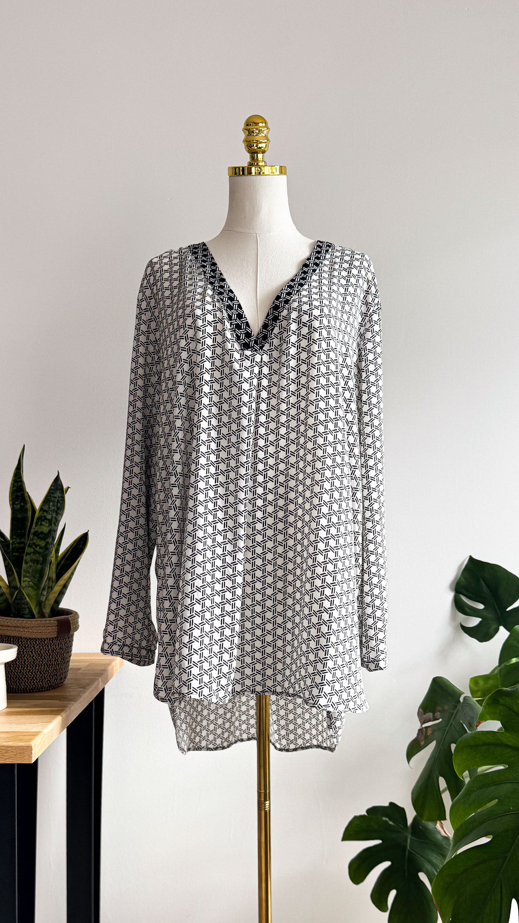 Blouse noire et blanche H&M taille 50 fluide imprimé graphique manches longues