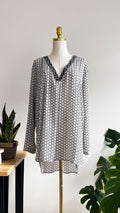 Blouse noire et blanche H&M taille 50 fluide imprimé graphique manches longues