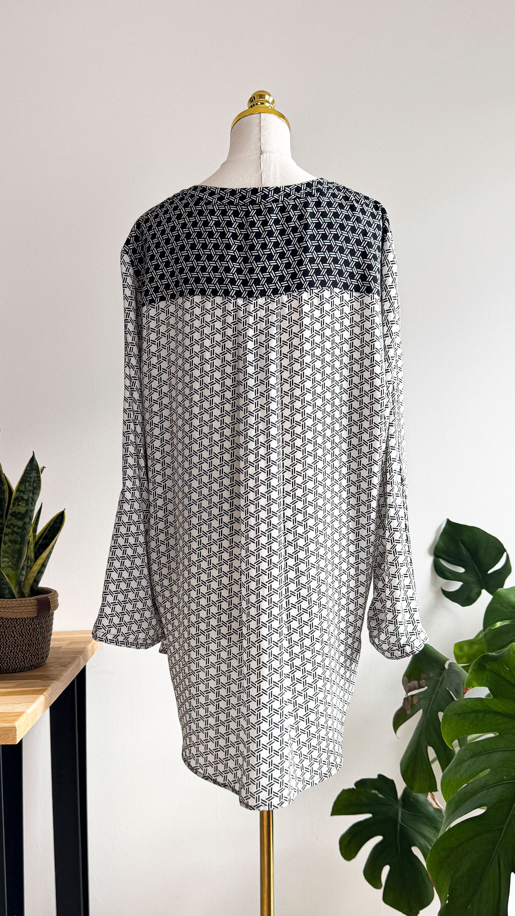 Blouse noire et blanche H&M taille 50 fluide imprimé graphique manches longues