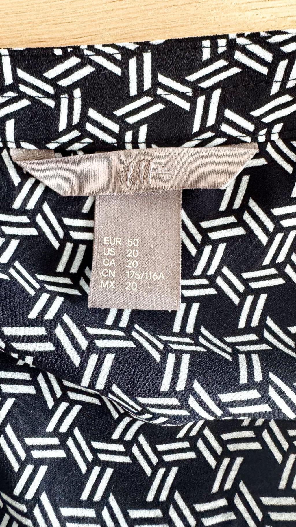 Blouse noire et blanche H&M taille 50 fluide imprimé graphique manches longues