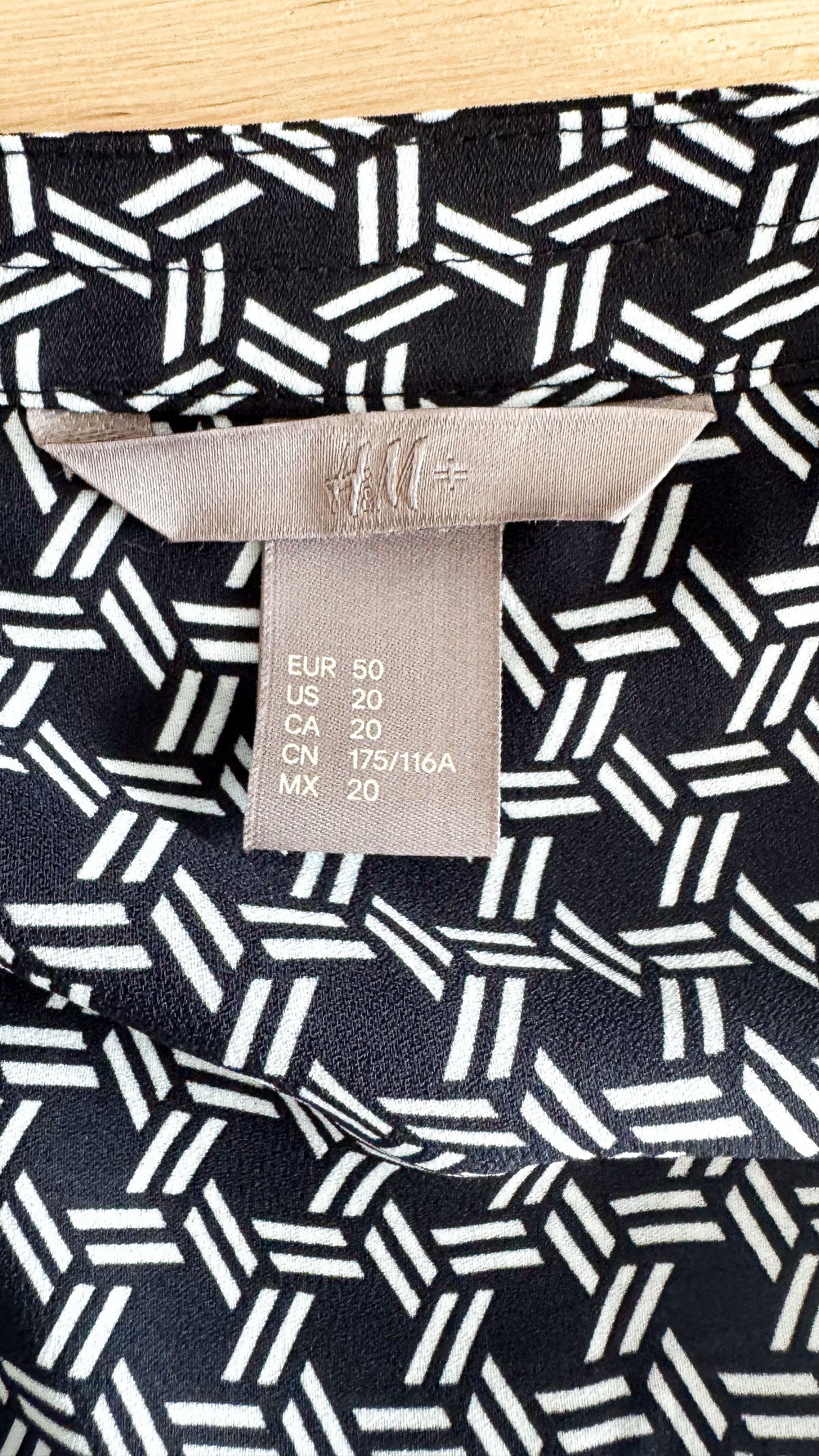 Blouse noire et blanche H&M taille 50 fluide imprimé graphique manches longues