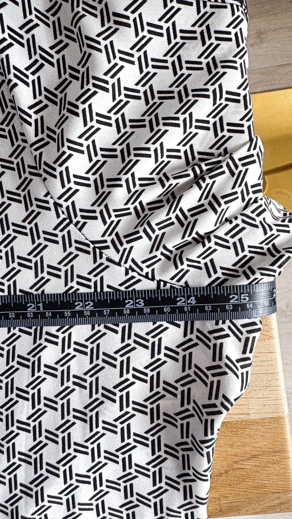 Blouse noire et blanche H&M taille 50 fluide imprimé graphique manches longues