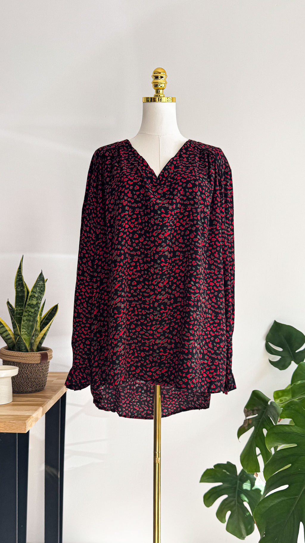 Blouse Kiabi noire imprimé rouge fluide manches longues taille 50/52