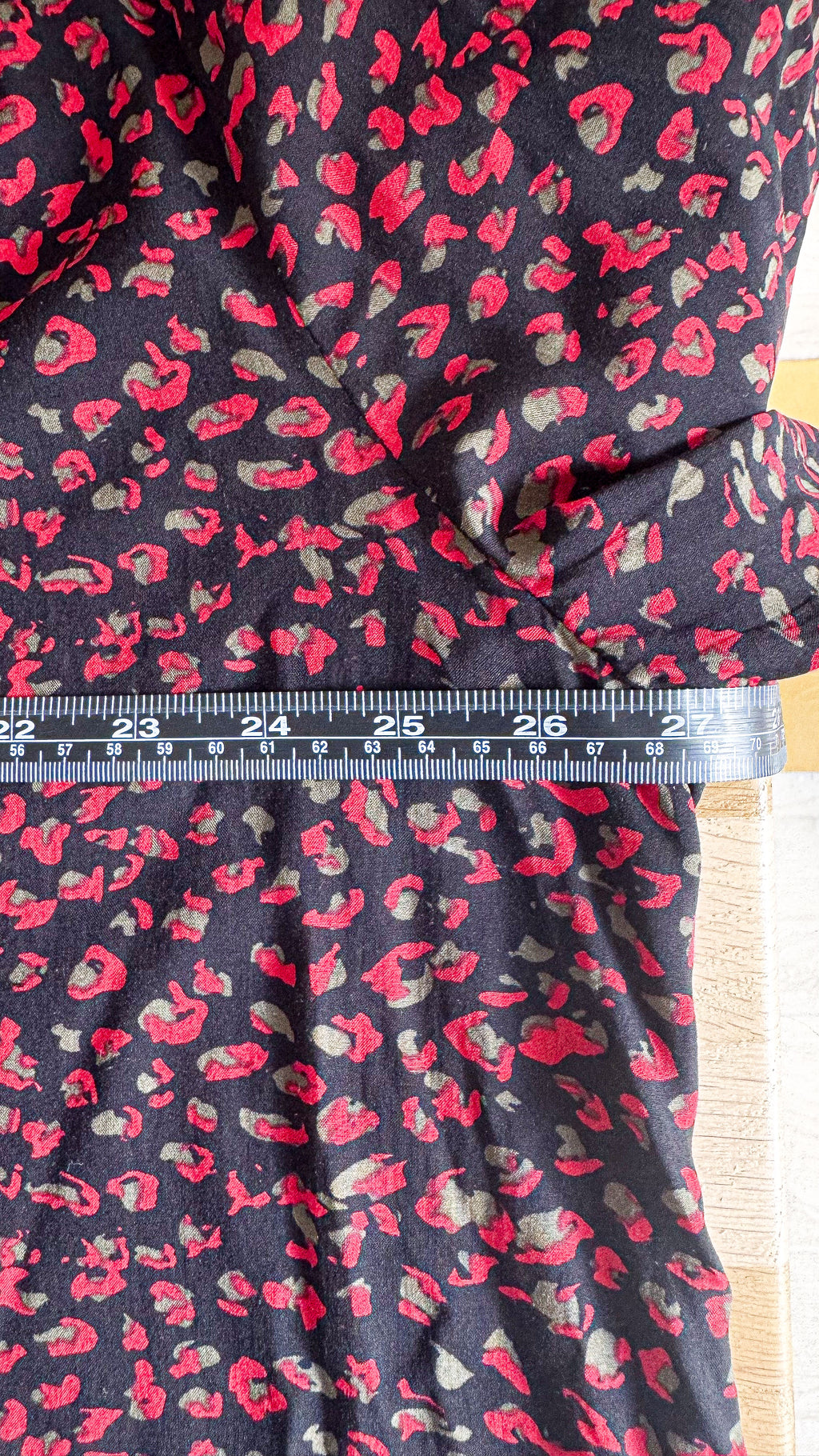 Blouse Kiabi noire imprimé rouge fluide manches longues taille 50/52
