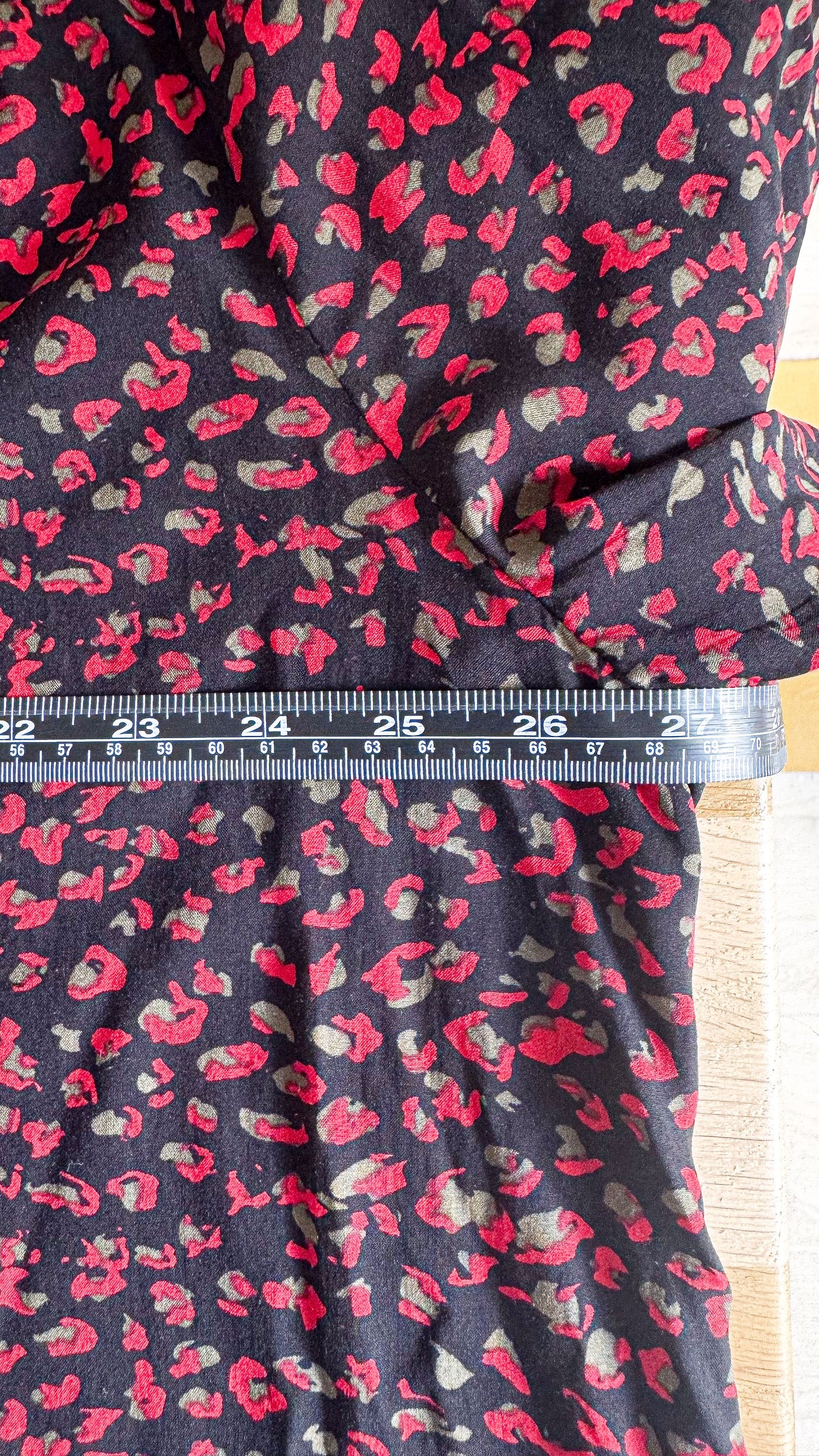 Blouse Kiabi noire imprimé rouge fluide manches longues taille 50/52