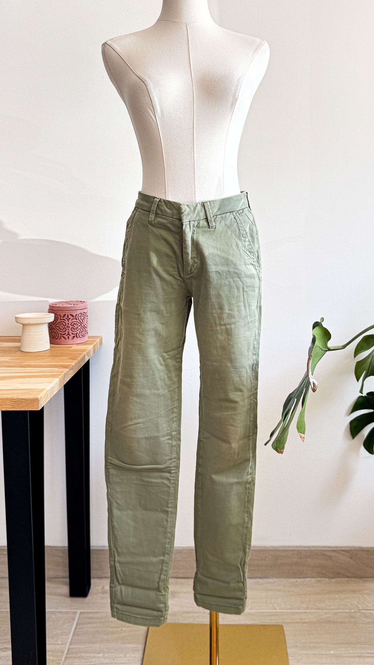 Chino vert sauge coupe droite 26 (36) - Reiko