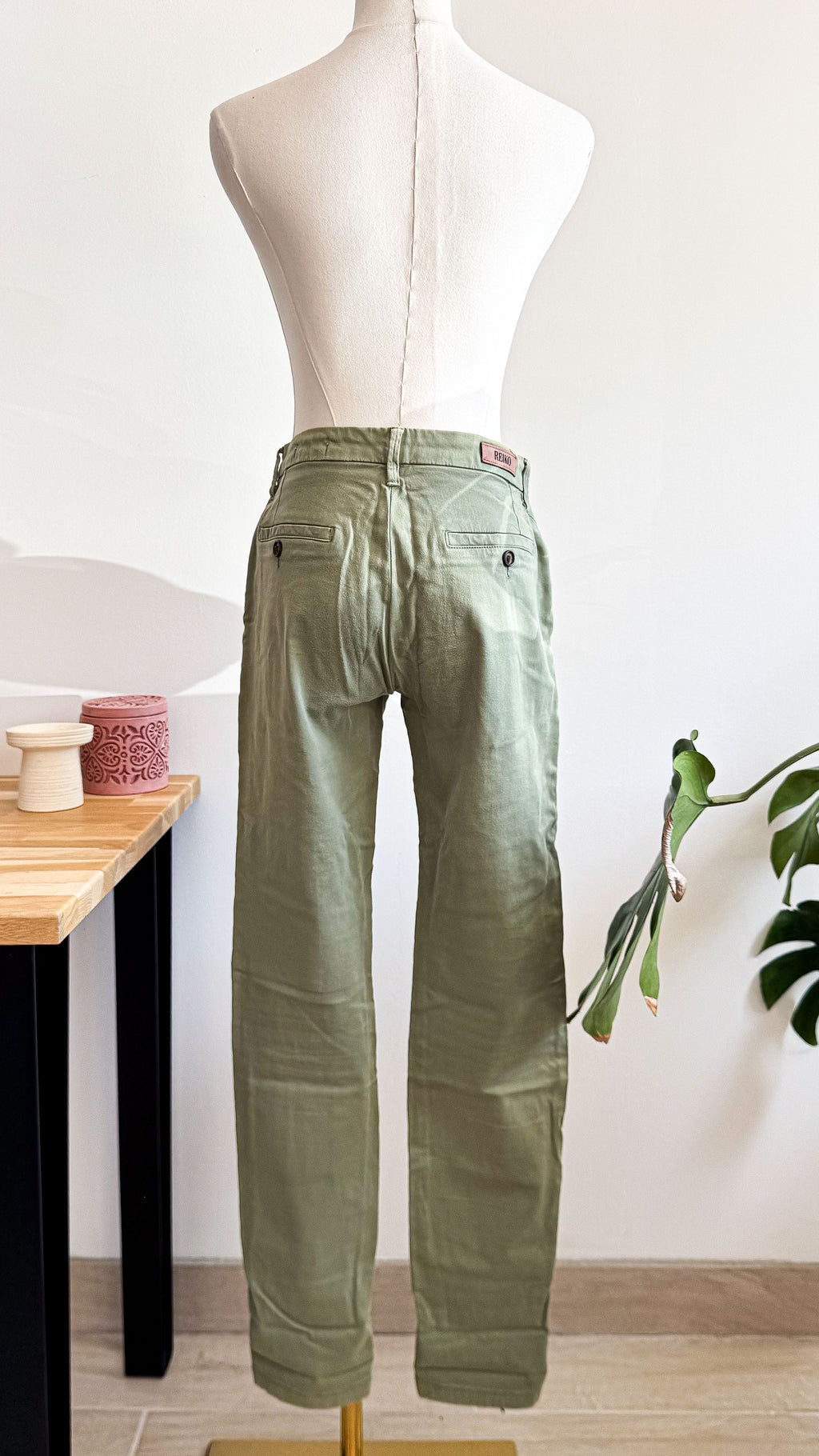 Chino vert sauge coupe droite 26 (36) - Reiko
