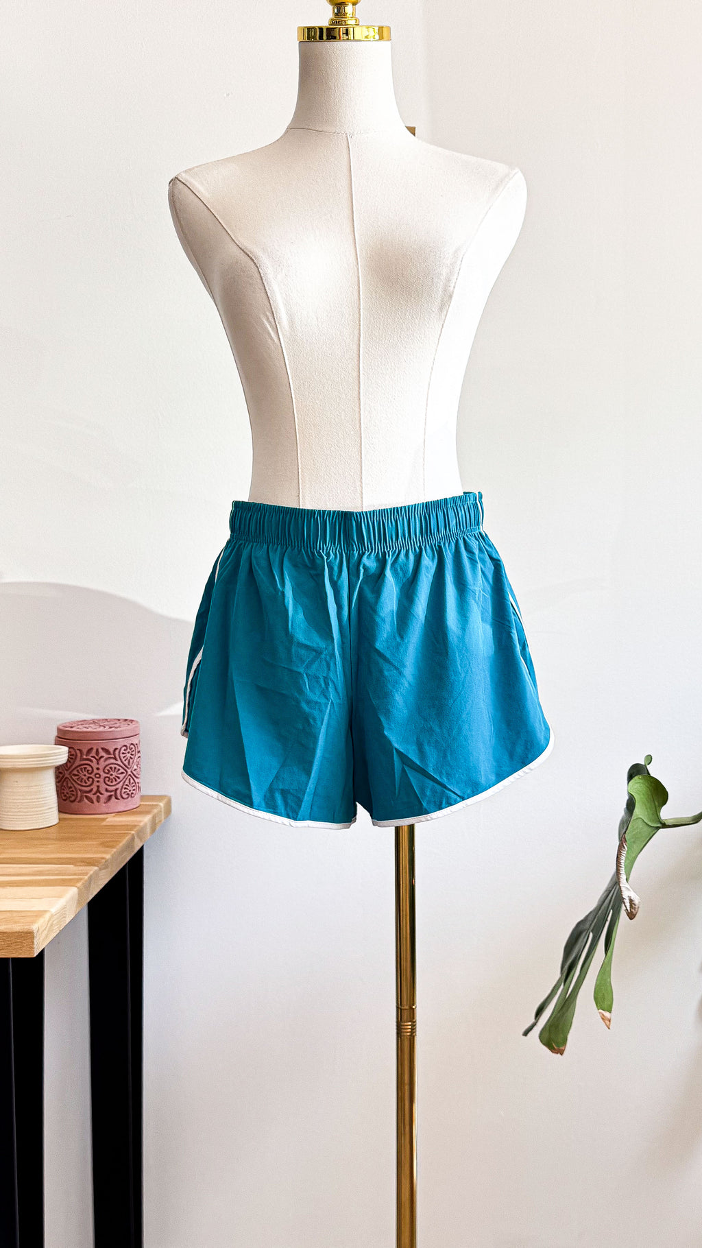 Short sport turquoise liseré blanc M - Oysho