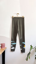 Legging Nike kaki imprimé nuages swoosh neuf taille S