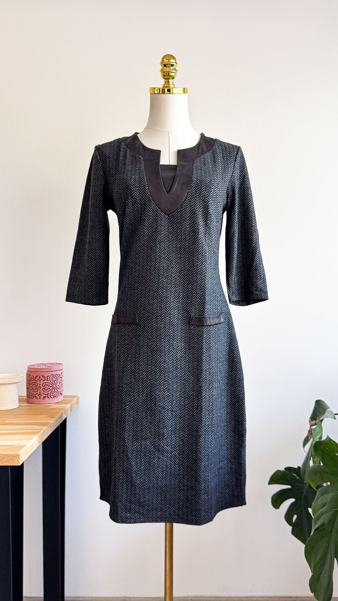 Robe chevron col cuir poches L - Moka's Paris