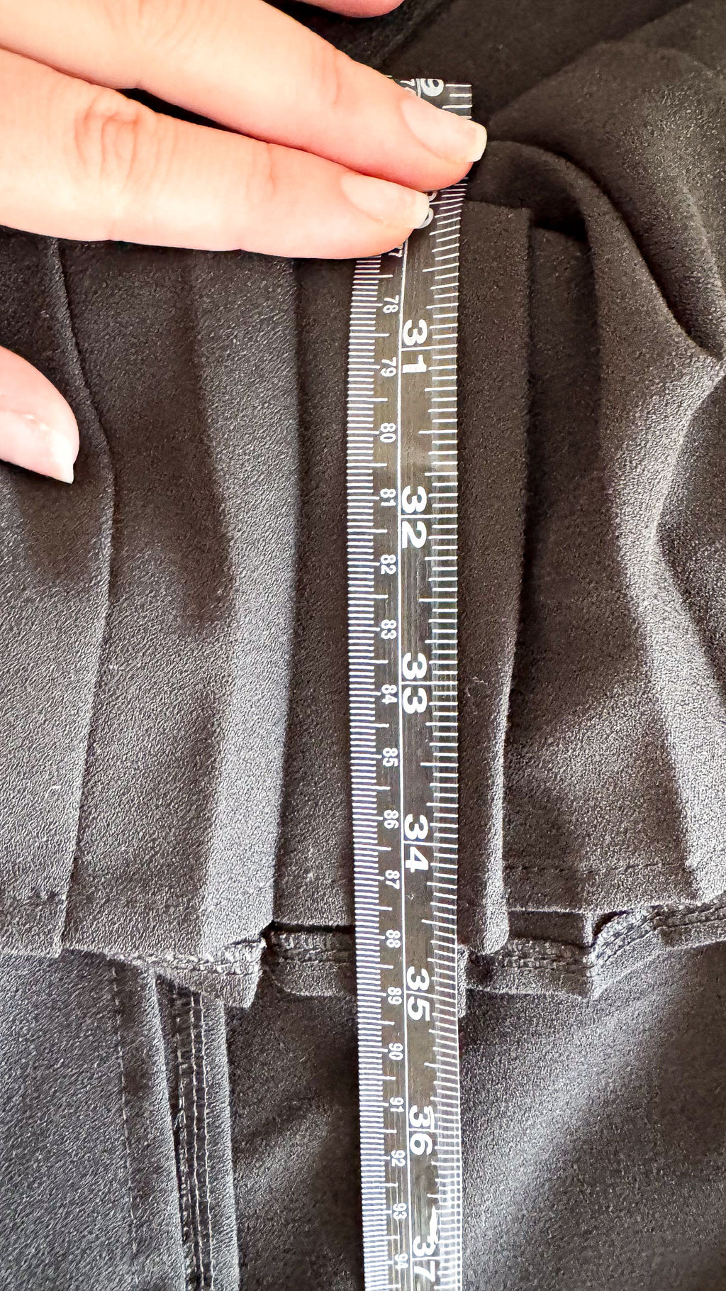 Robe Elora noire T1 strass col V volant plissé 88cm