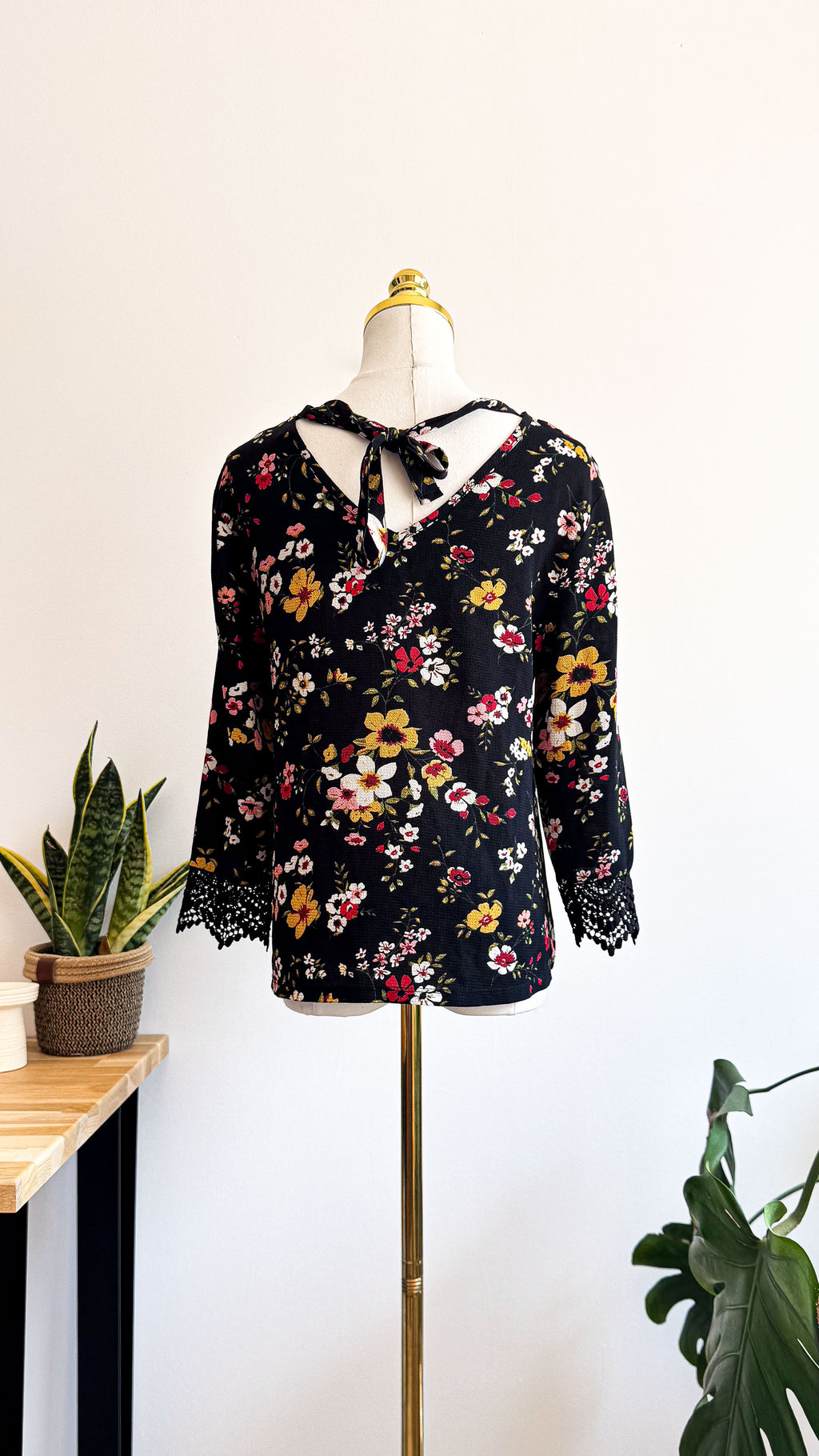 Women's Jennyfer black floral crochet-sleeve blouse, size XS