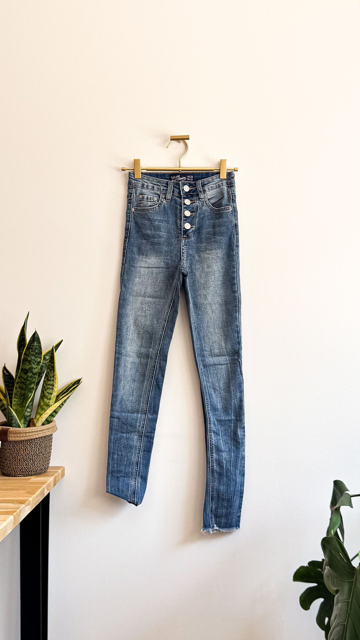 Jean skinny bleu boutons apparents ourlet brut 32 - Jennyfer