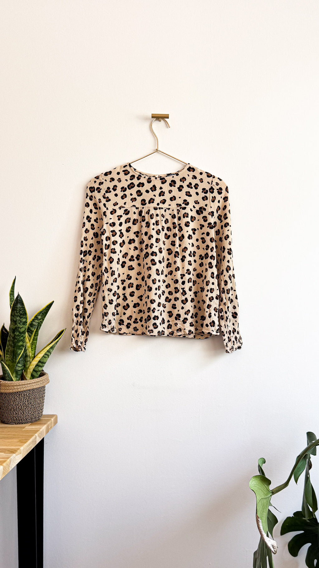Kiabi girl's leopard blouse, age 10, beige viscose, long sleeves