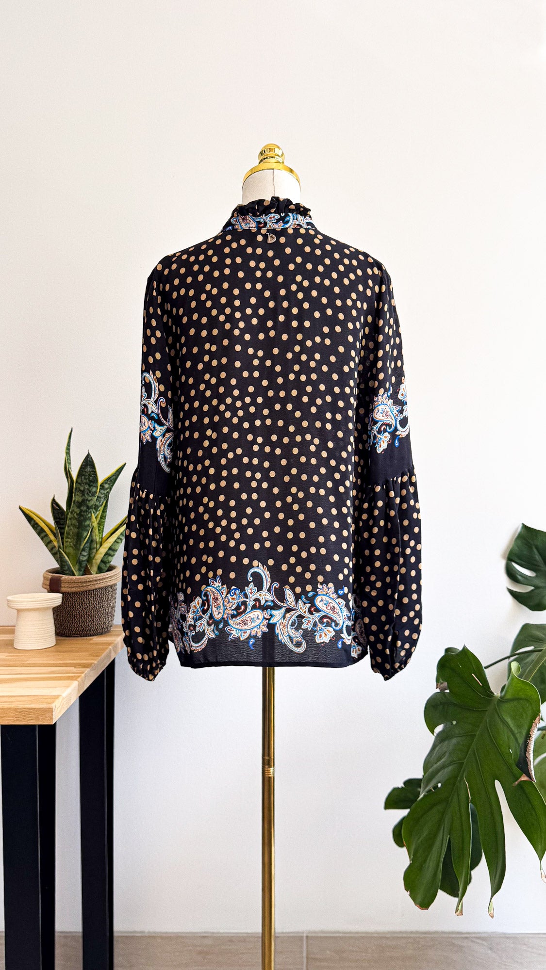 Blouse Dixie noire à pois imprimé cachemire col lavallière taille S