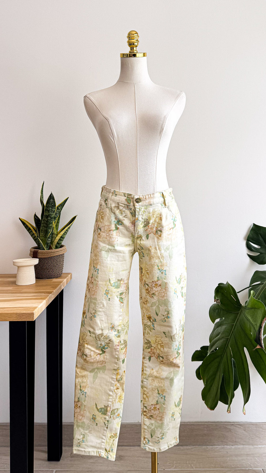 Jean fleuri coupe slim 38 - Zara Woman