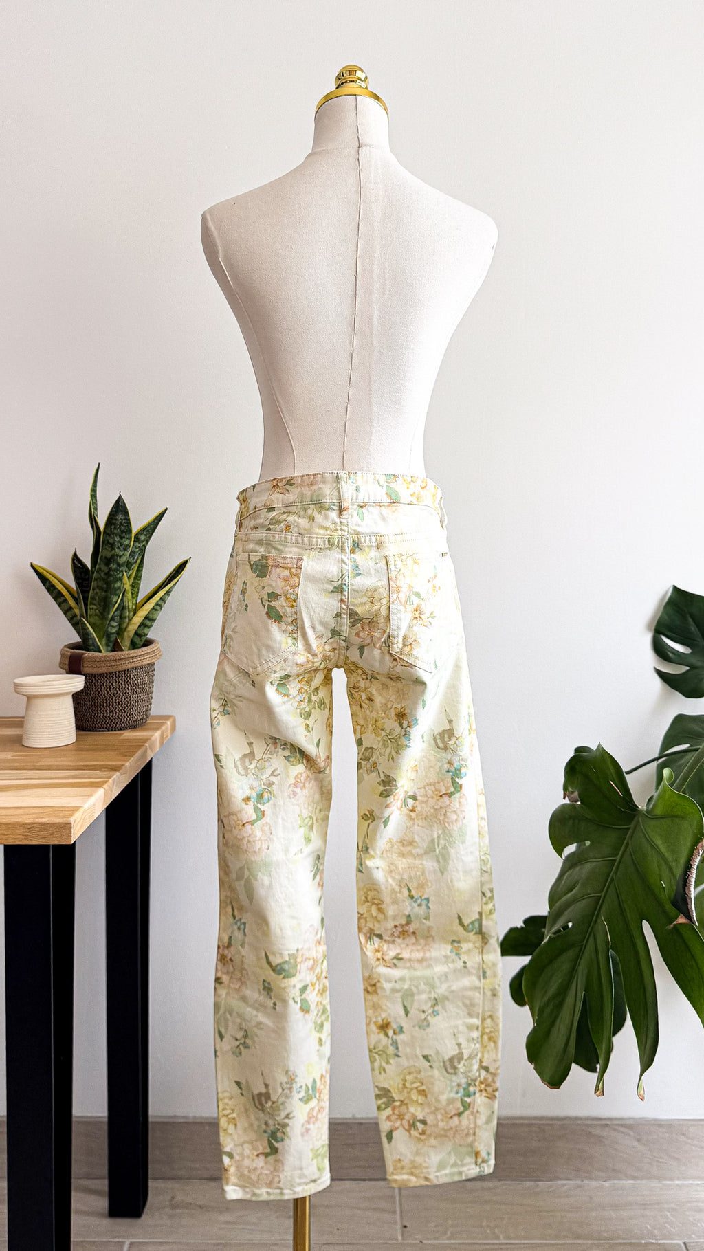 Jean fleuri coupe slim 38 - Zara Woman