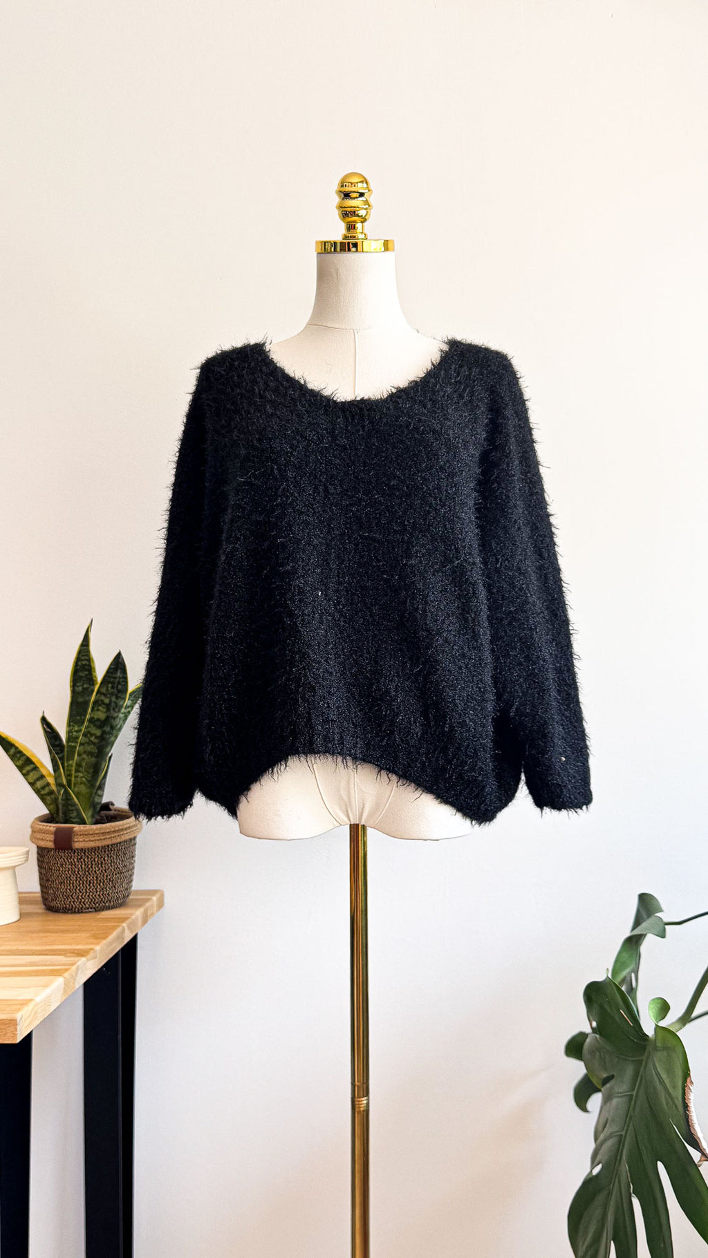 Black oversized fluffy sweater Made in Italy one size