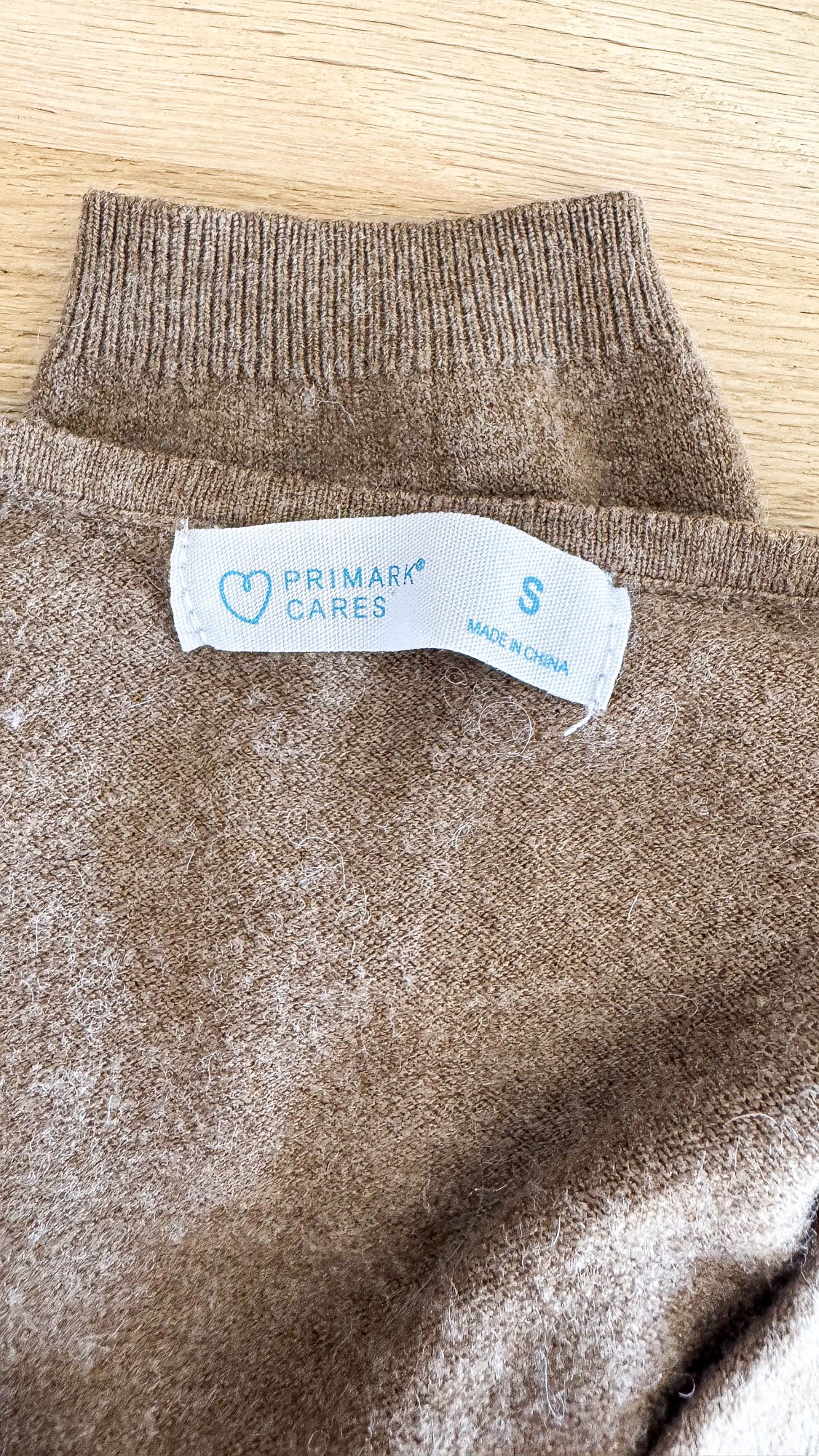 Pull Primark Cares S marron col V oversize laine