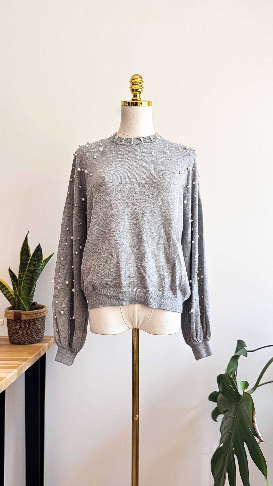 Pull gris perles chic col rond manches bouffantes