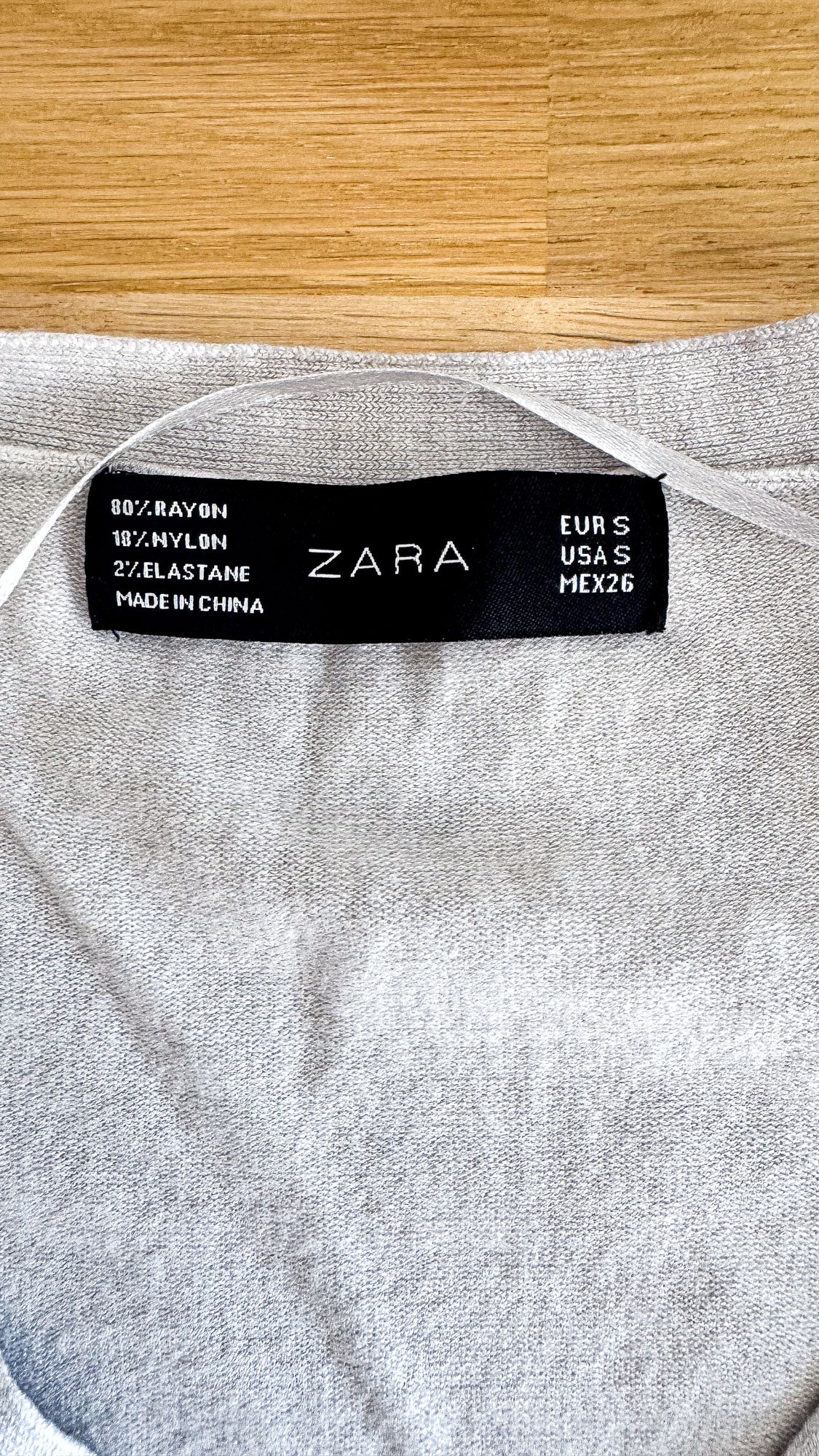 Pull Zara femme S gris fin col V  boutons manche