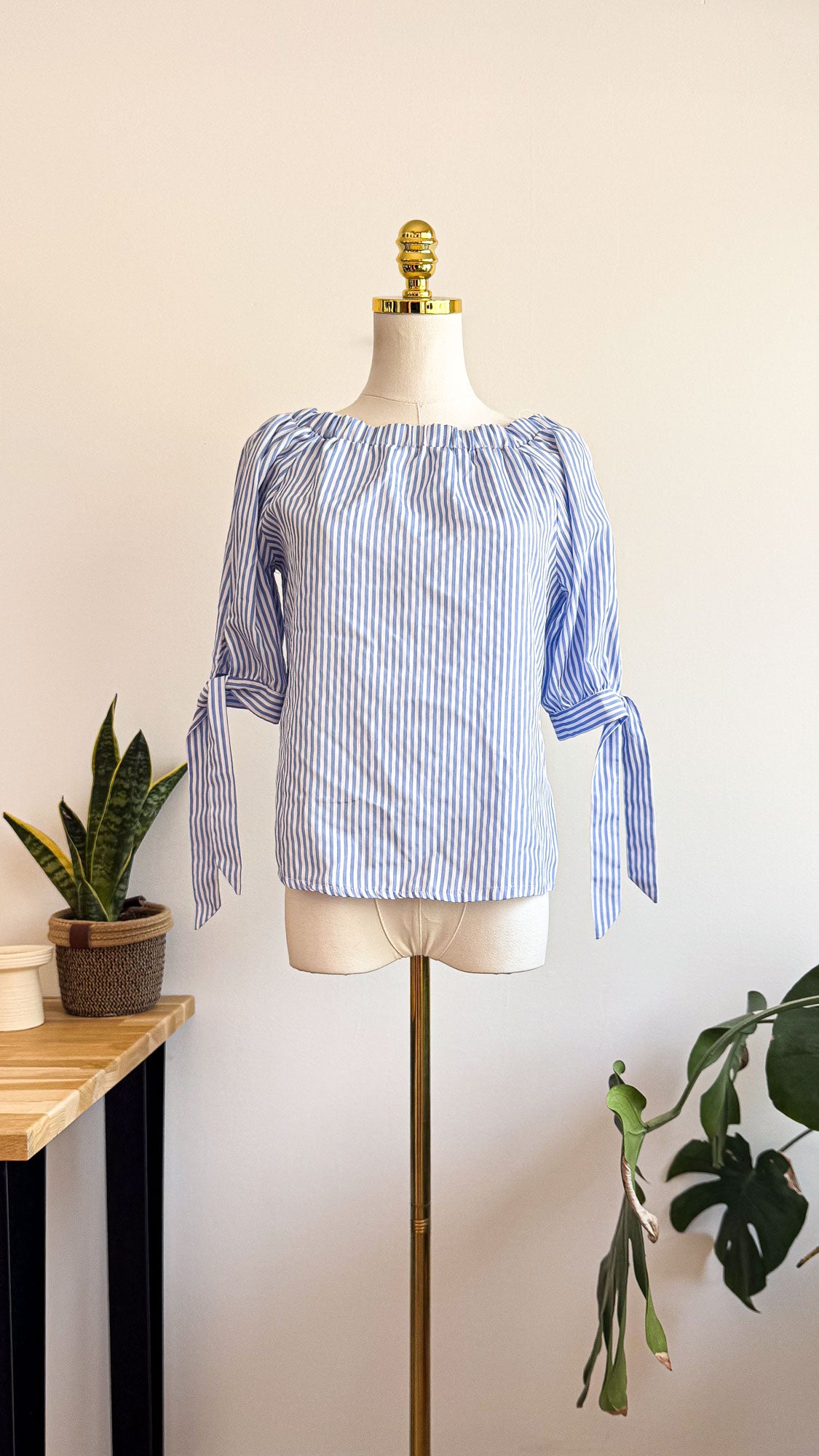 Blouse Miss United rayée bleu blanc épaules dénudées S