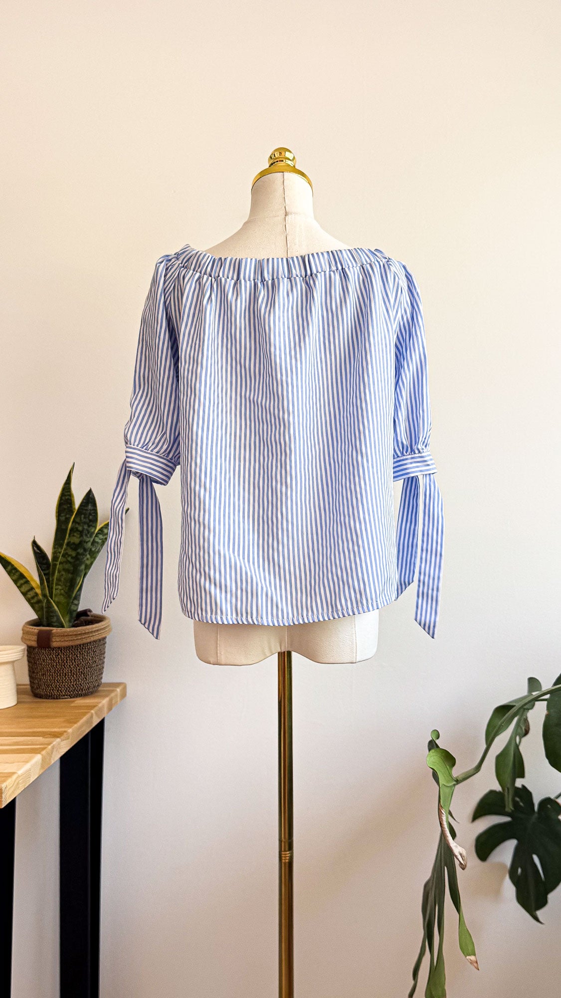 Blouse Miss United rayée bleu blanc épaules dénudées S