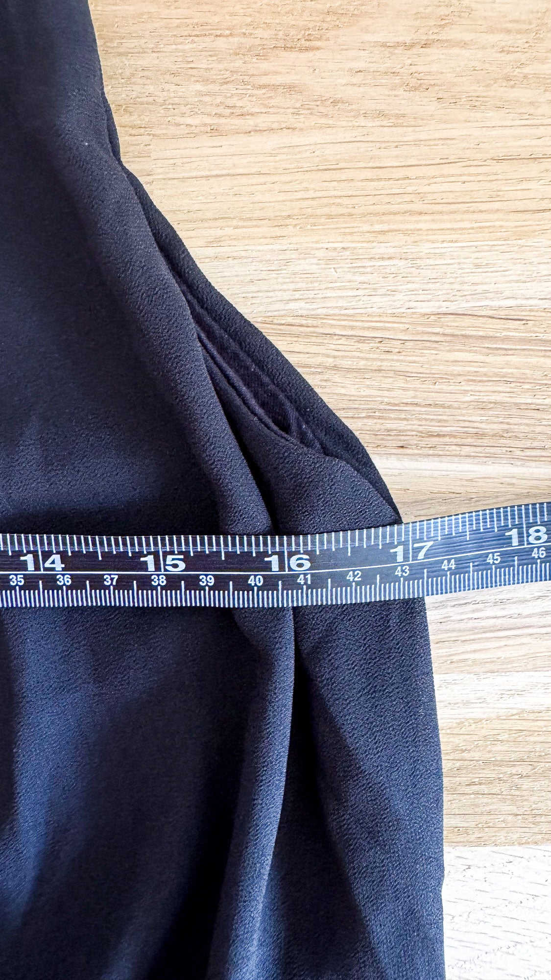 Robe fluide col anneau métallique M