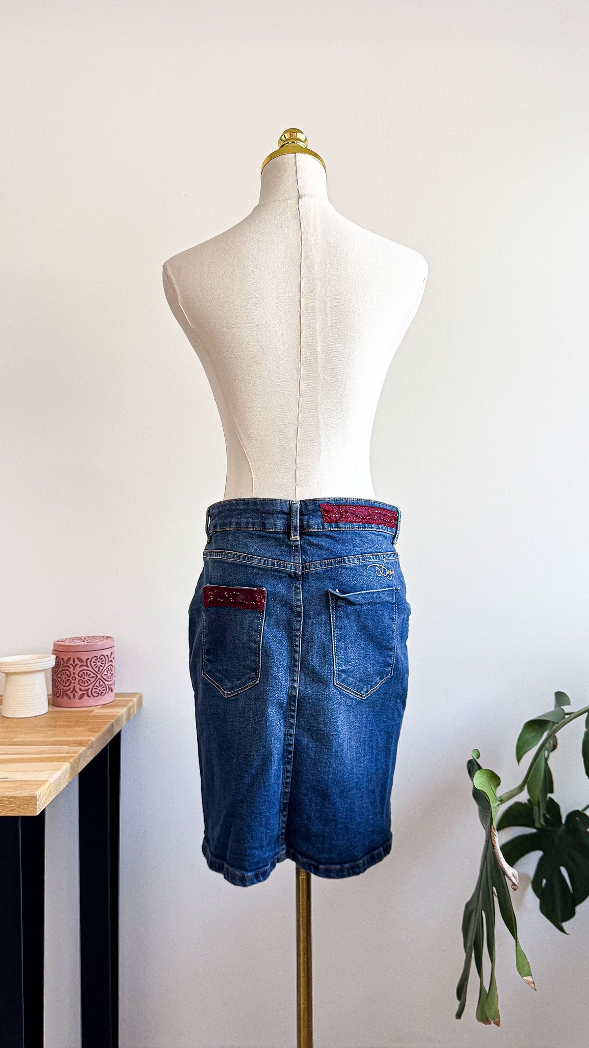 Jupe jean sequins bordeaux brodée dorée 40 - Desigual