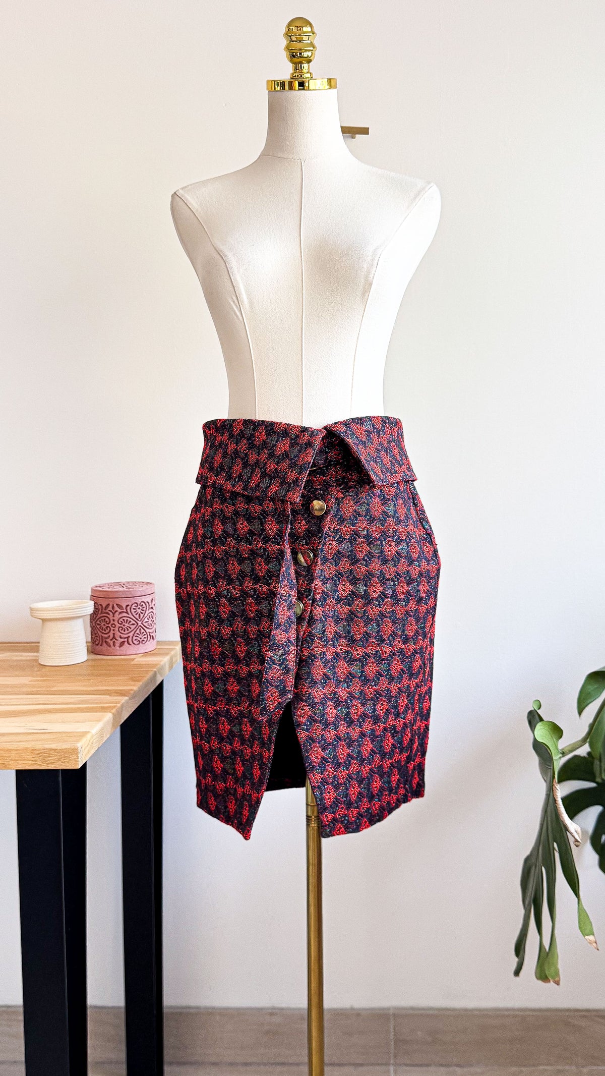 Jupe jacquard rouge/noir taille haute boucle 34 - Morgan