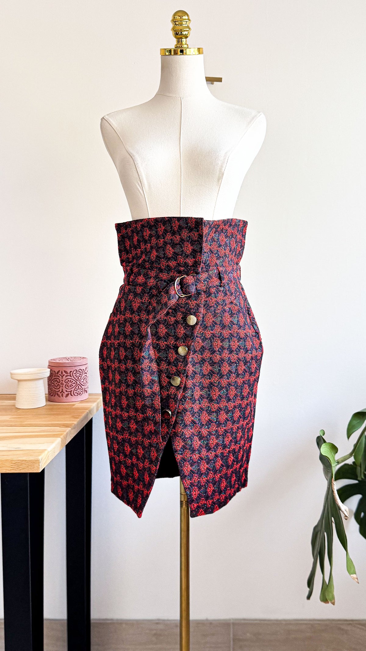 Jupe jacquard rouge/noir taille haute boucle 34 - Morgan