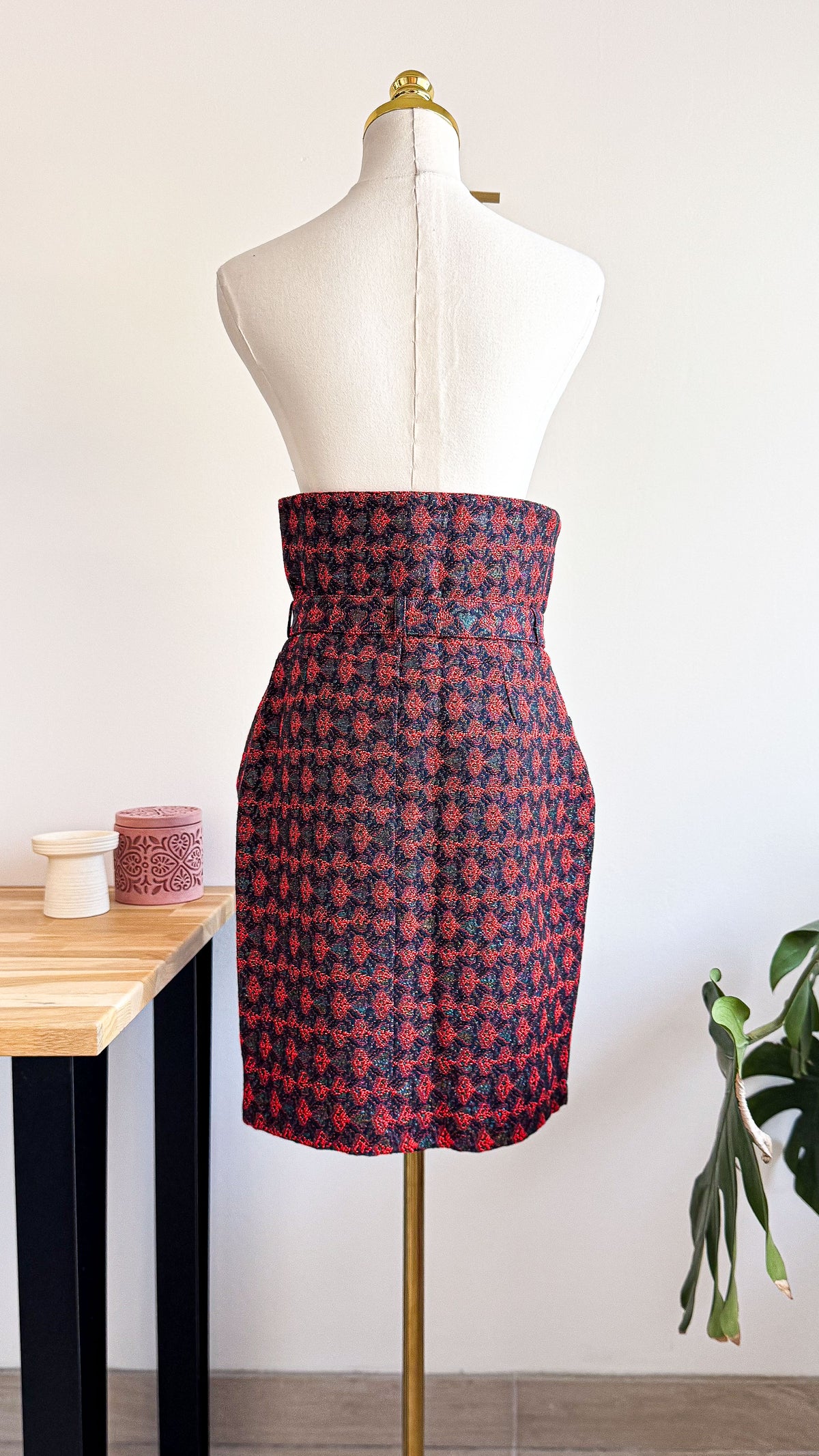 Jupe jacquard rouge/noir taille haute boucle 34 - Morgan