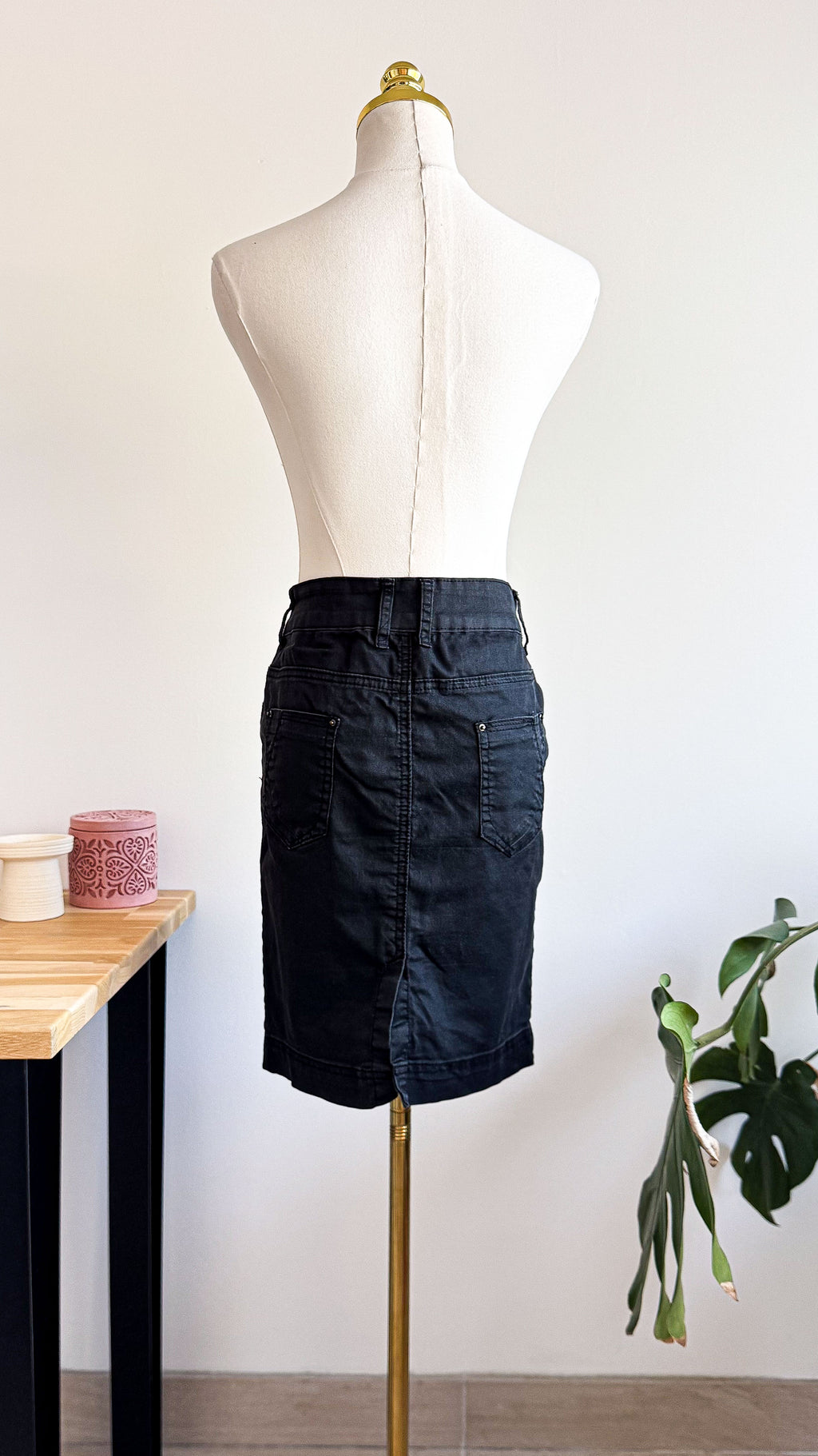 Jupe jean noire enduite crayon 36 - Khaan