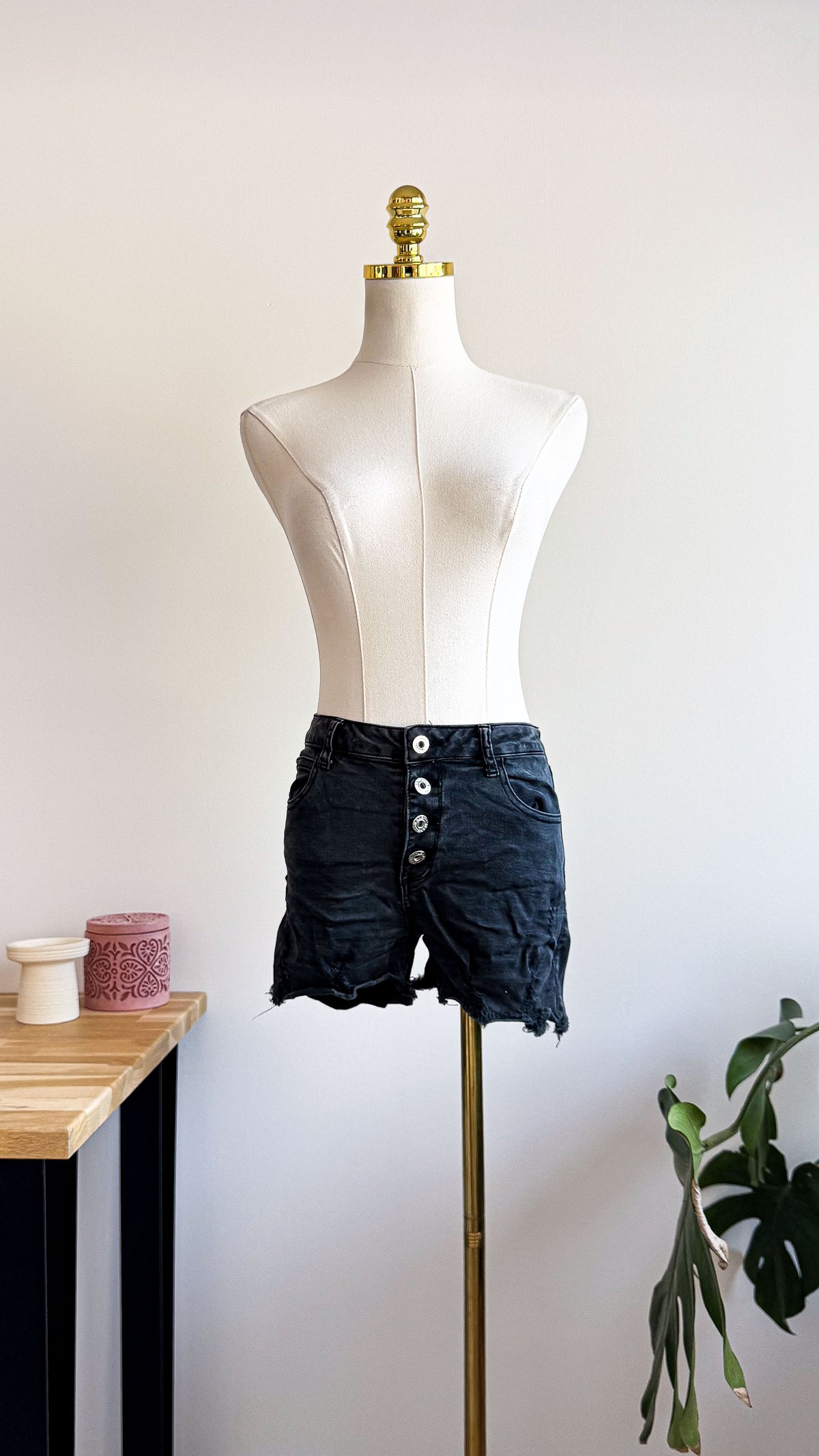 Short jean noir taille haute boutons bruts 38 - Luizacco